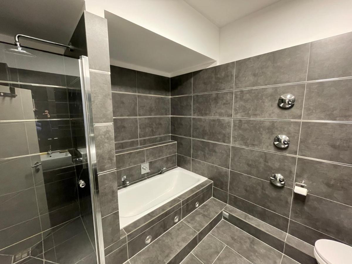 Appartamento Truretreats Design Loft Fuer 8 Personen I Riesige Kueche I Echarger I 65Z Smarttv I 150Qm Amburgo Esterno foto
